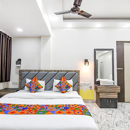 Отель Fabexpress Sr Royale - Nr Sealdah Station Калькутта Экстерьер фото