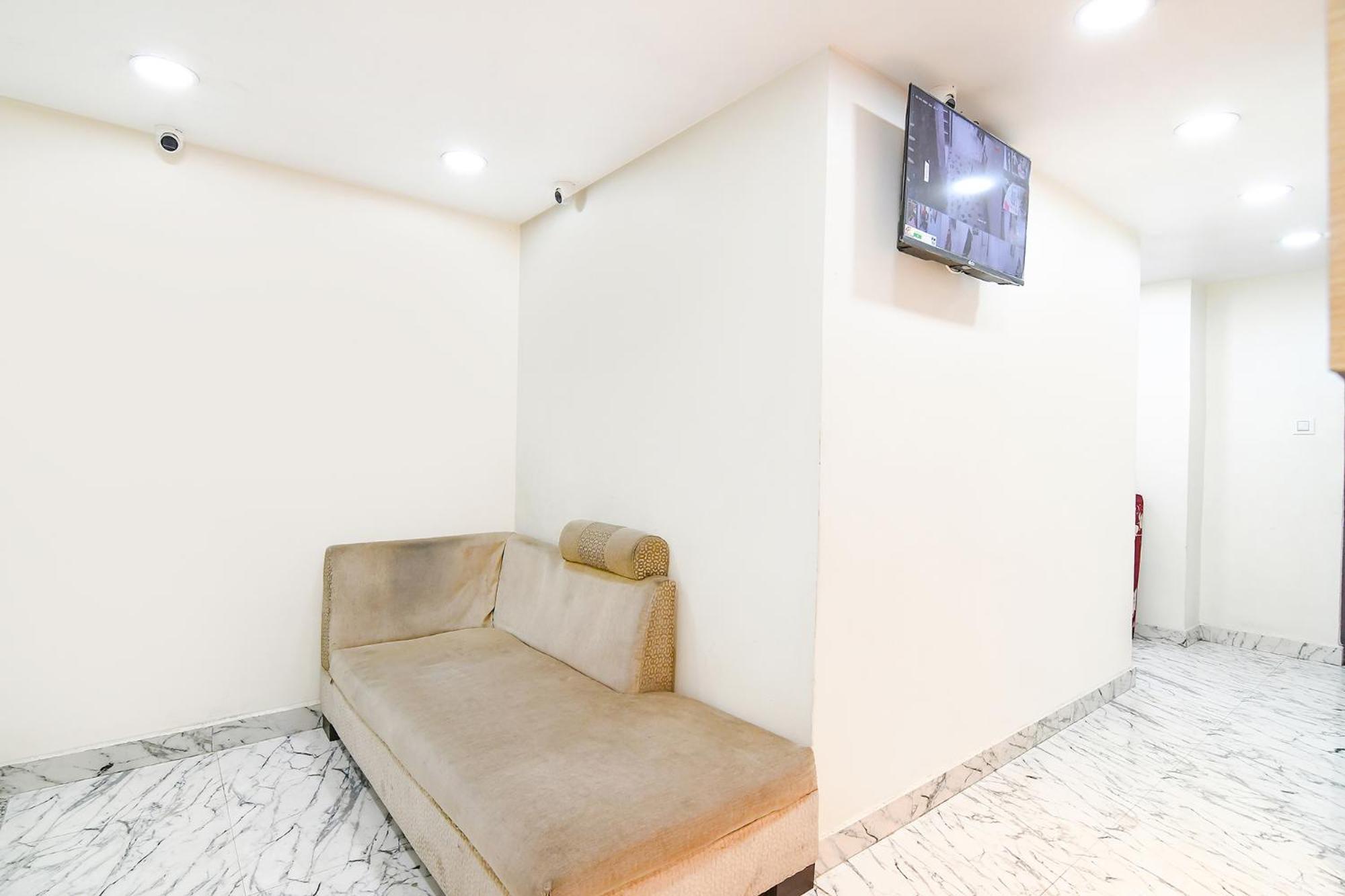 Отель Fabexpress Sr Royale - Nr Sealdah Station Калькутта Экстерьер фото