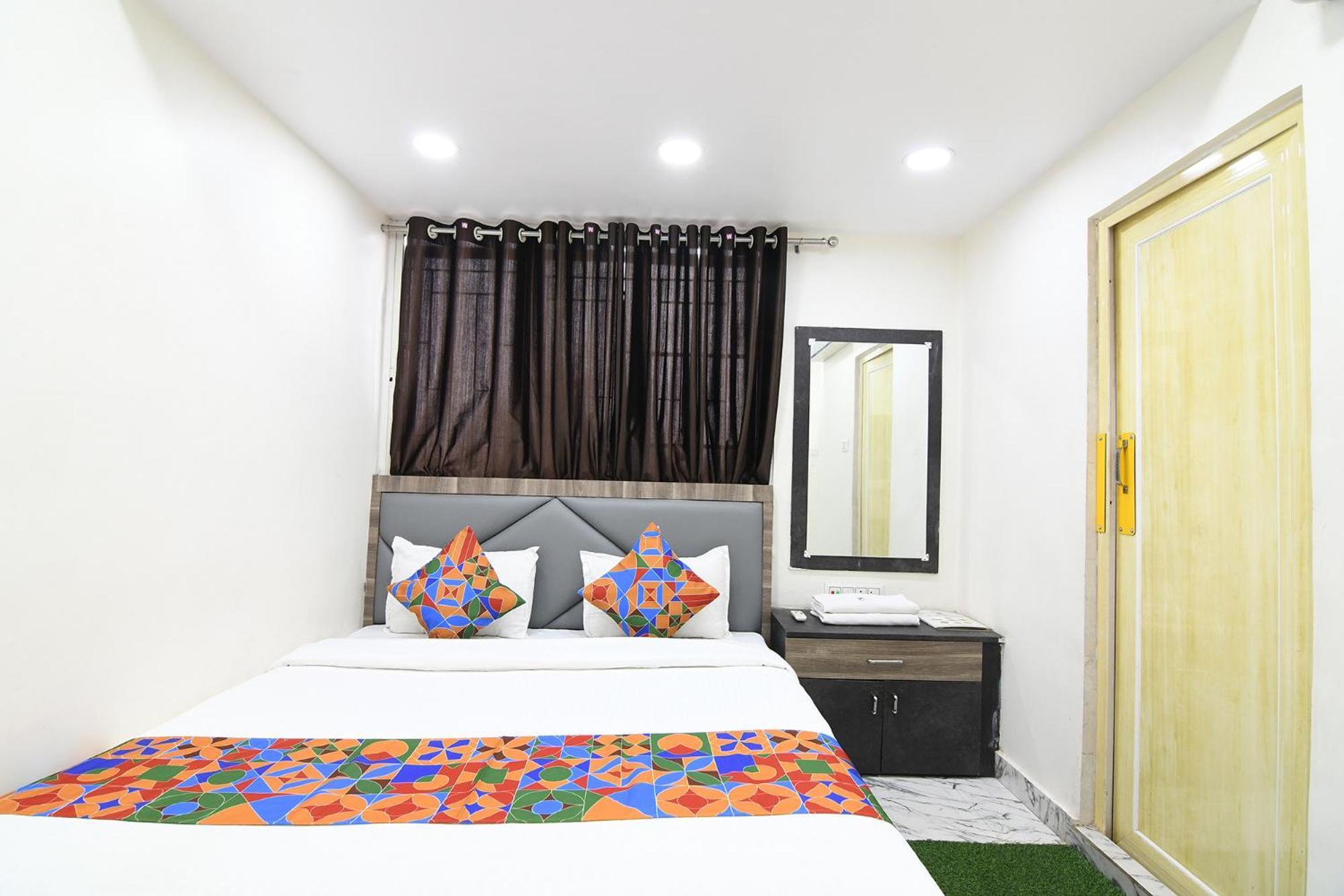 Отель Fabexpress Sr Royale - Nr Sealdah Station Калькутта Экстерьер фото