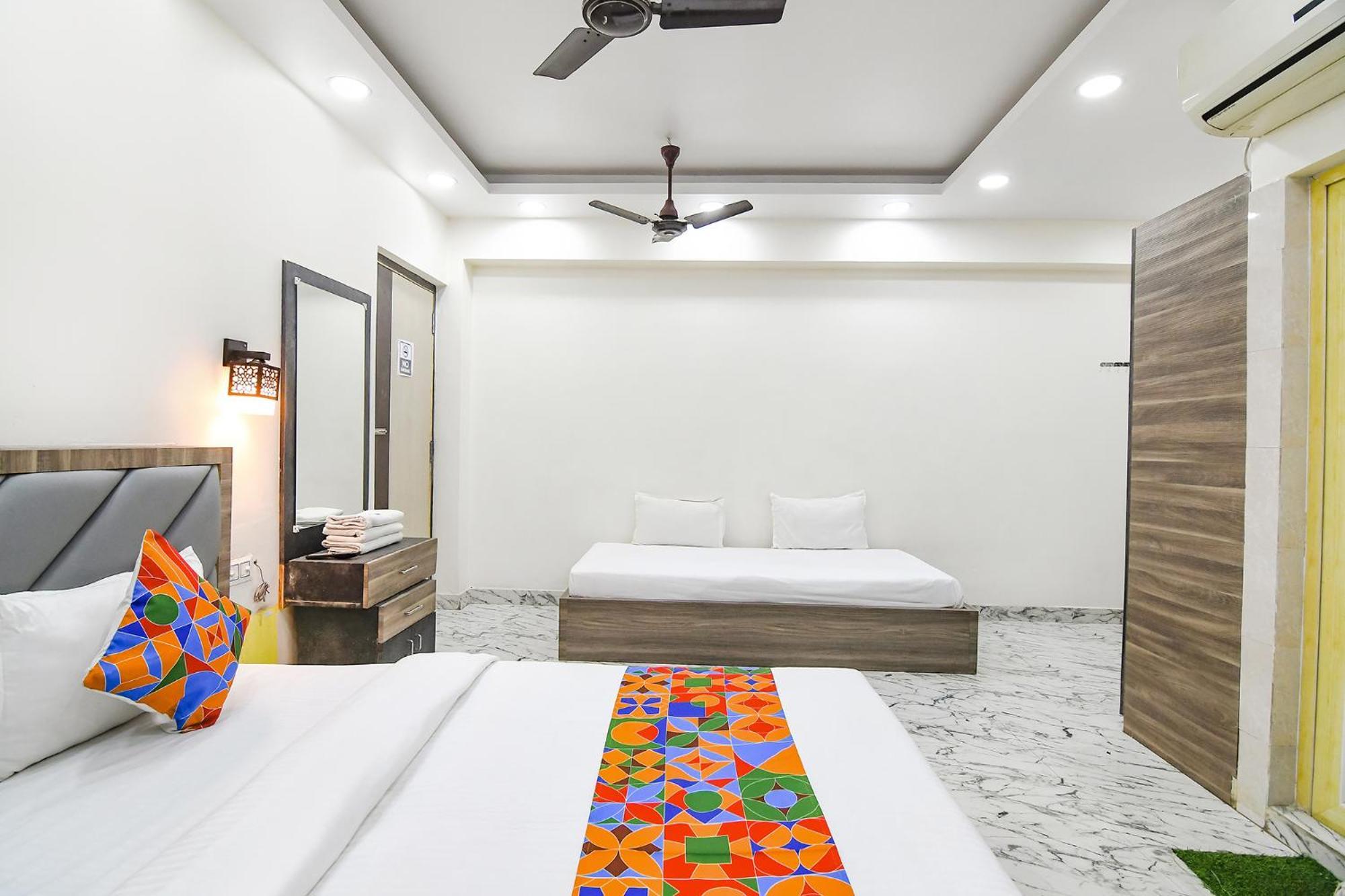 Отель Fabexpress Sr Royale - Nr Sealdah Station Калькутта Экстерьер фото