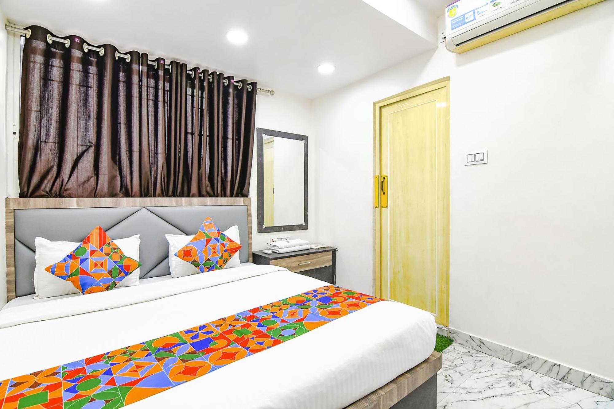 Отель Fabexpress Sr Royale - Nr Sealdah Station Калькутта Экстерьер фото