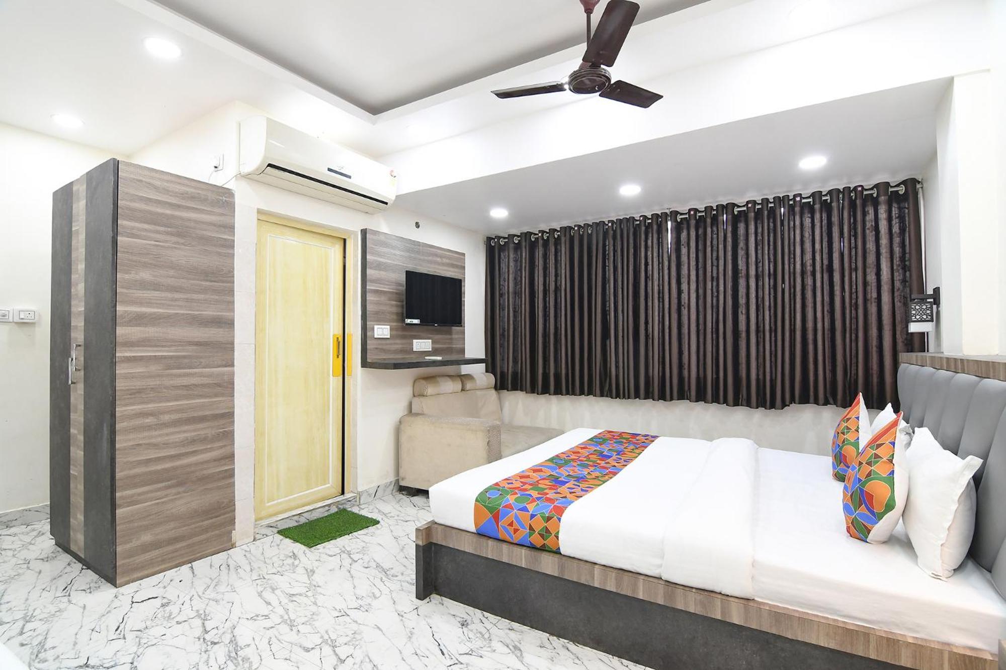 Отель Fabexpress Sr Royale - Nr Sealdah Station Калькутта Экстерьер фото