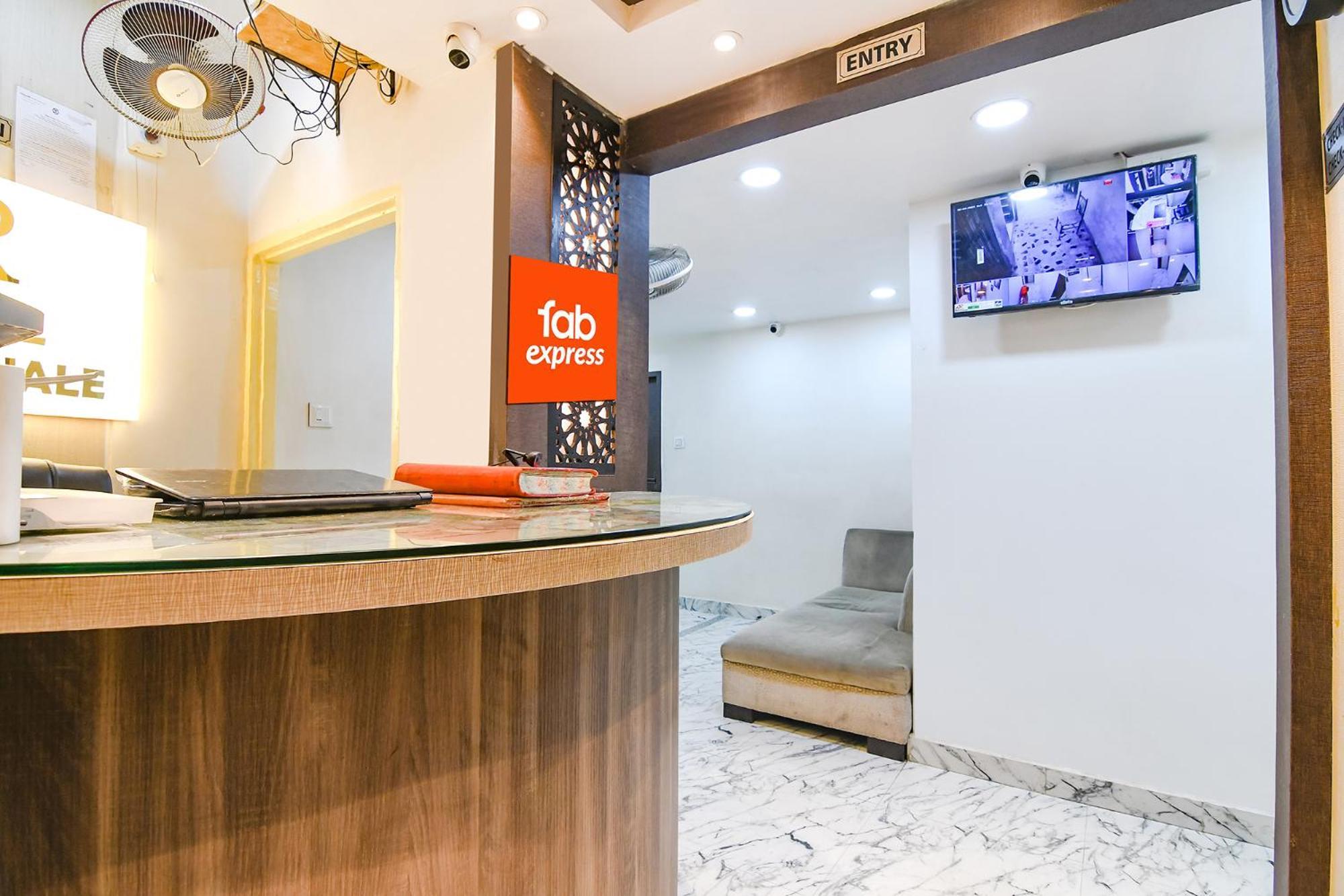 Отель Fabexpress Sr Royale - Nr Sealdah Station Калькутта Экстерьер фото