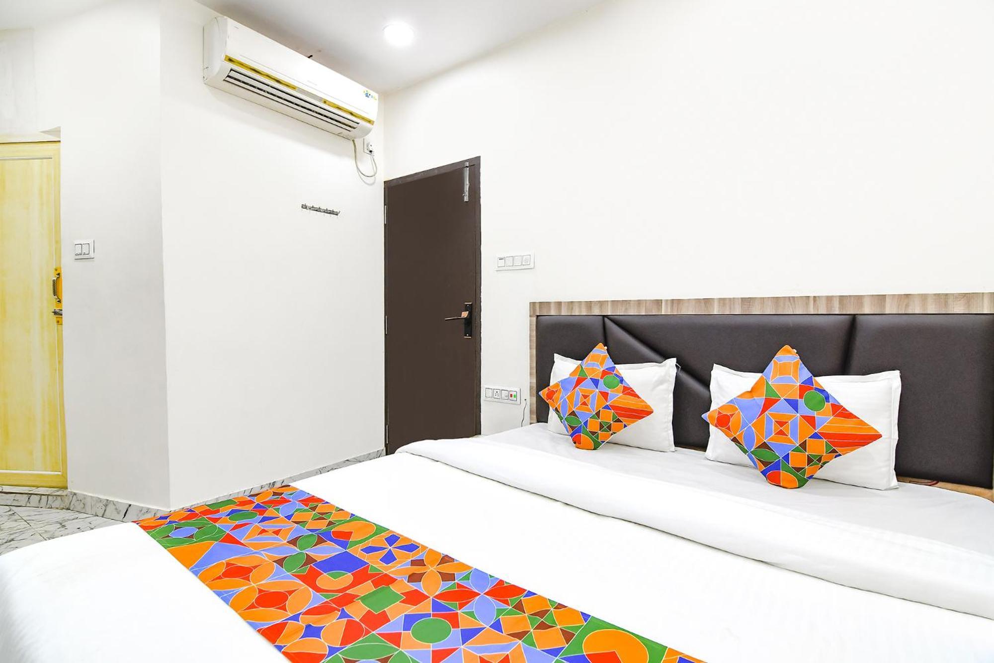 Отель Fabexpress Sr Royale - Nr Sealdah Station Калькутта Экстерьер фото